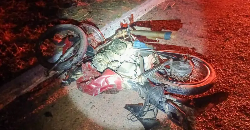Colisão entre motos deixa dois mortos e uma delas pega fogo, em Araripina (PE)