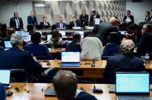 CCJ do Senado aprova texto-base de PEC que põe fim à escala 6×1, votação no plenário ainda não foi marcada
