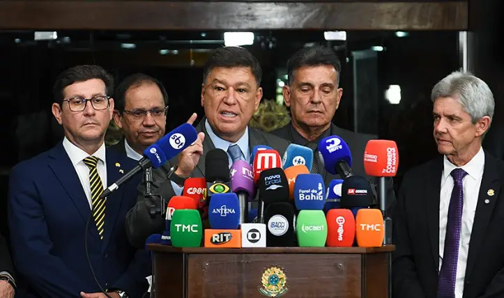 Senador Carlos Viana apresenta pedido de impeachment contra o Ministro Alexandre de Moraes