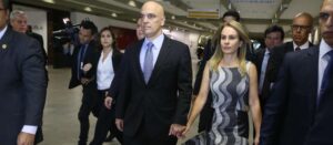 Moraes editou contrato de R$ 131 milhões de Viviane Moraes com Vorcaro, indicam registros