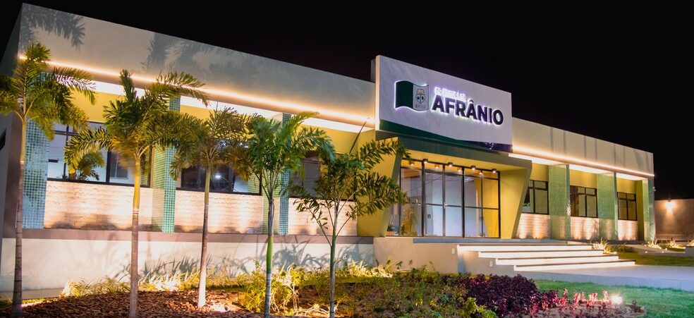 Afrânio tem 63,06% de servidores temporários e pode ter que rever contratações após alerta do TCE-PE