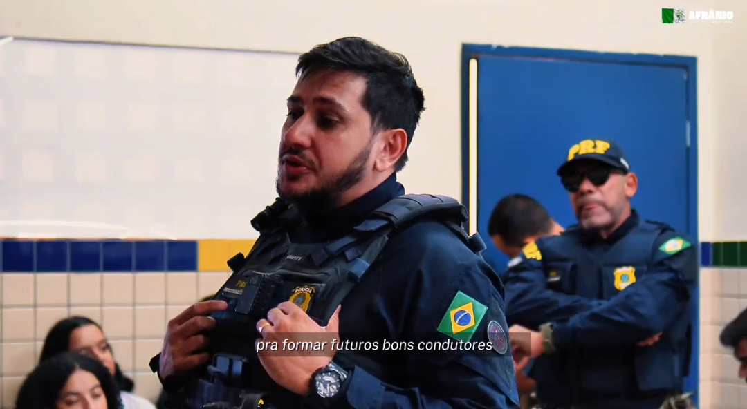 prefeitura de Afrânio e Polícia Rodoviária Federal realizam ação de educação no trânsito em escola municipal