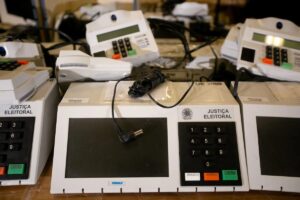 Nas primeiras horas de votação, 421 urnas já foram substituídas, diz TSE