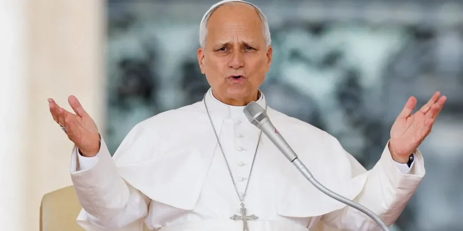 Papa Leão XIV é internado para remover nódulo no pulmão